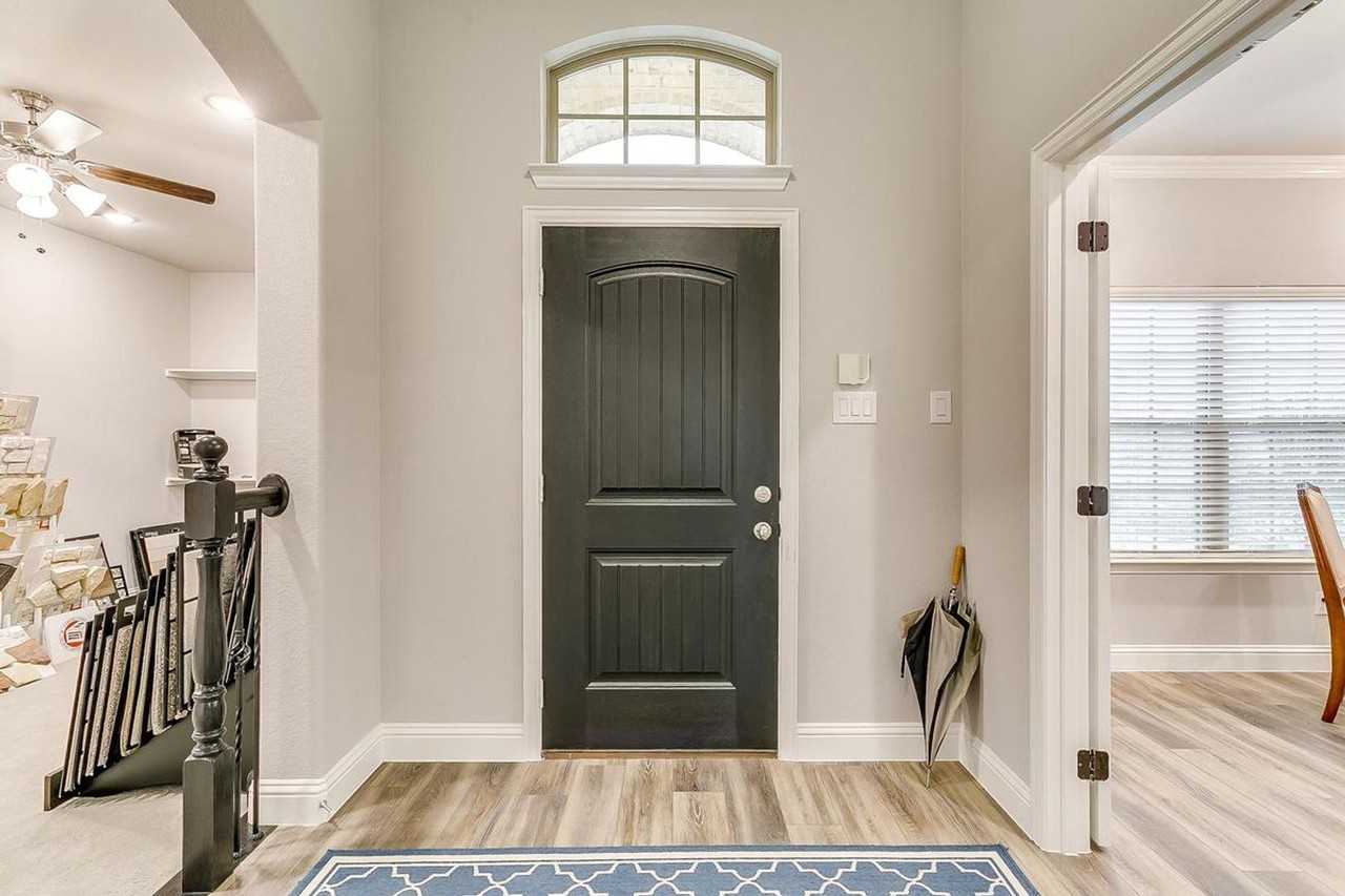 7822 Ashwood Dr - Photo 2 of 41