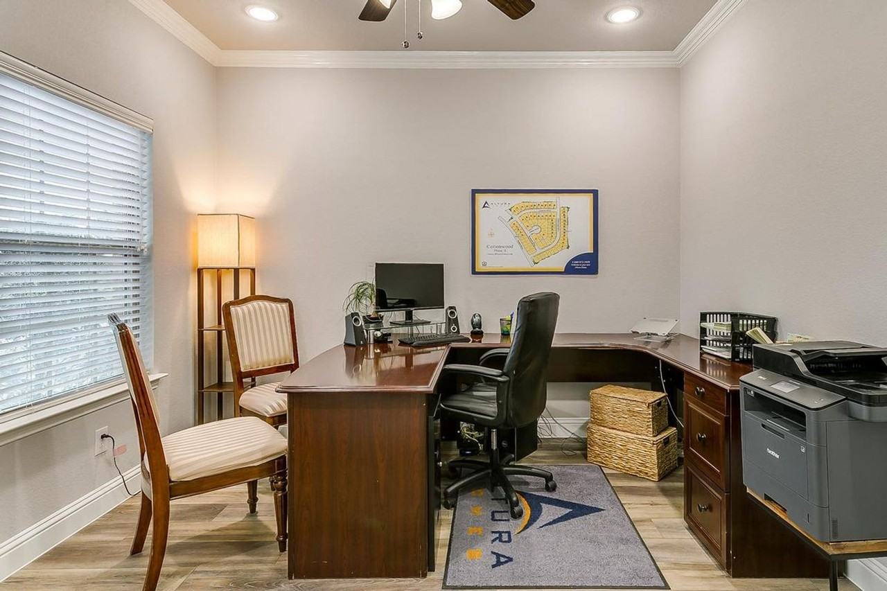 7822 Ashwood Dr - Photo 3 of 41