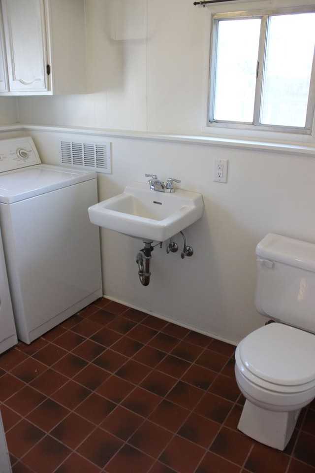 1407 Danforth Ave - Photo 5 of 11