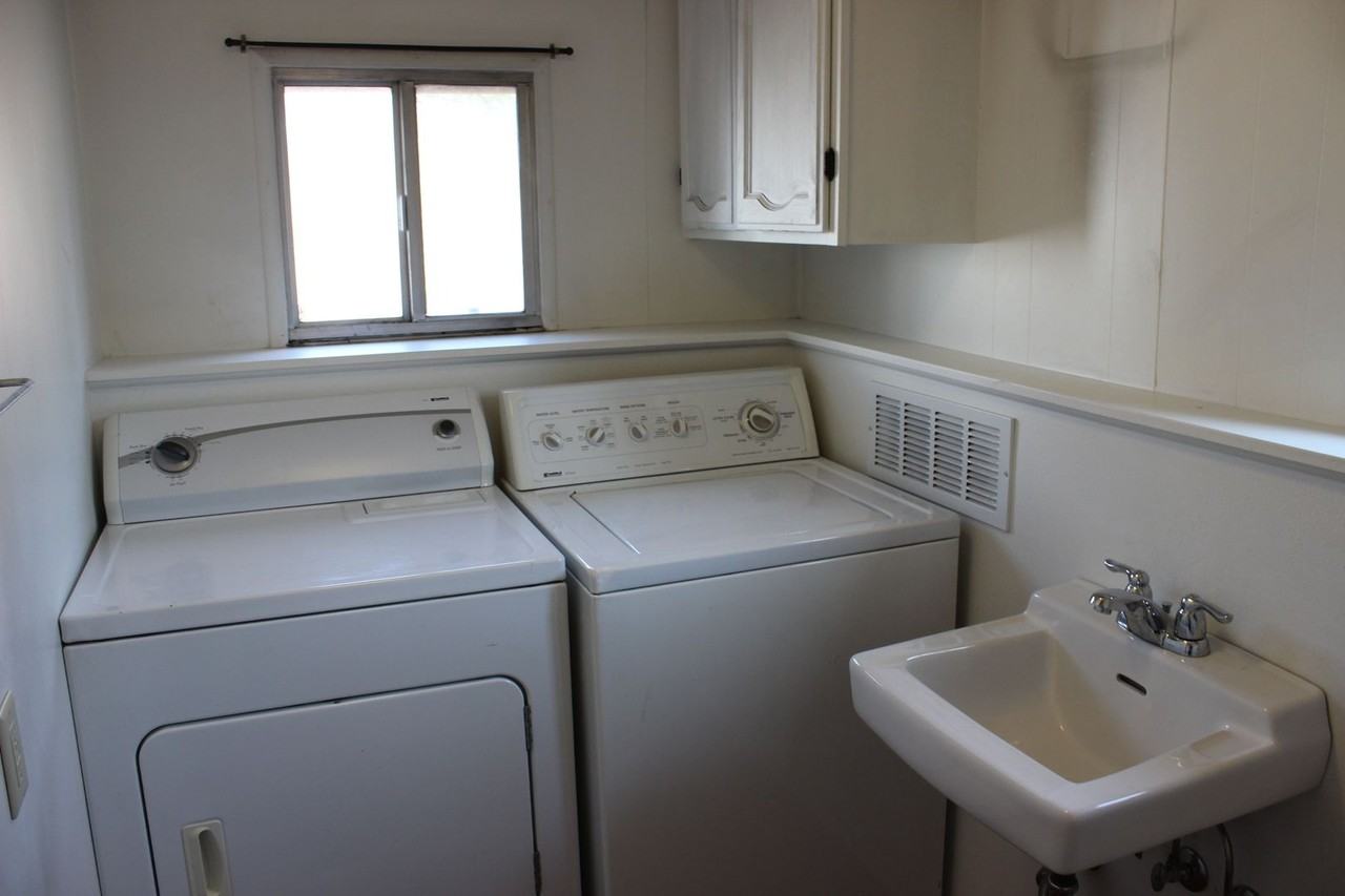 1407 Danforth Ave - Photo 6 of 11