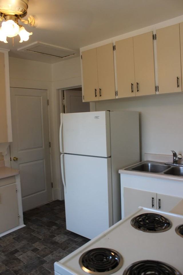 1407 Danforth Ave - Photo 7 of 11