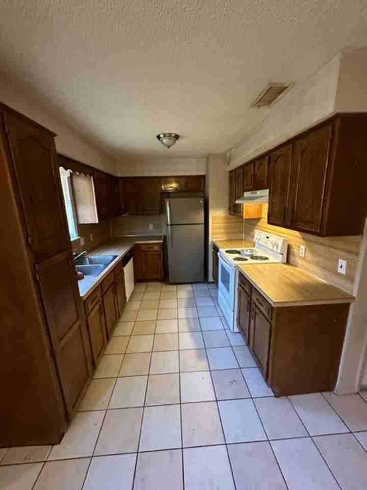 802 Alameda Rd - Photo 3 of 13
