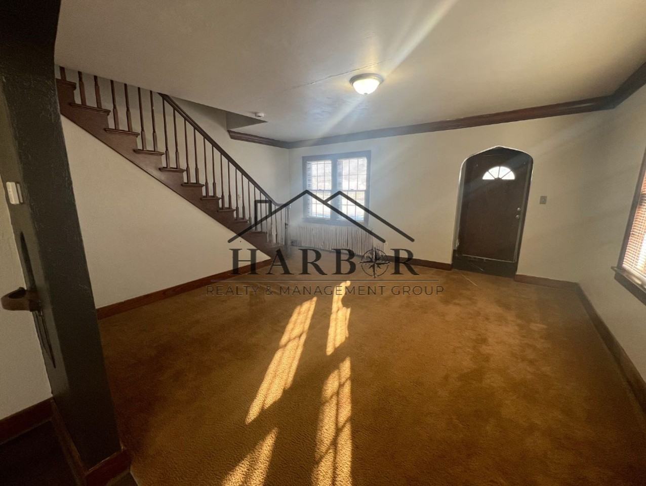 905 1st Ave Sw - Photo 3 of 13