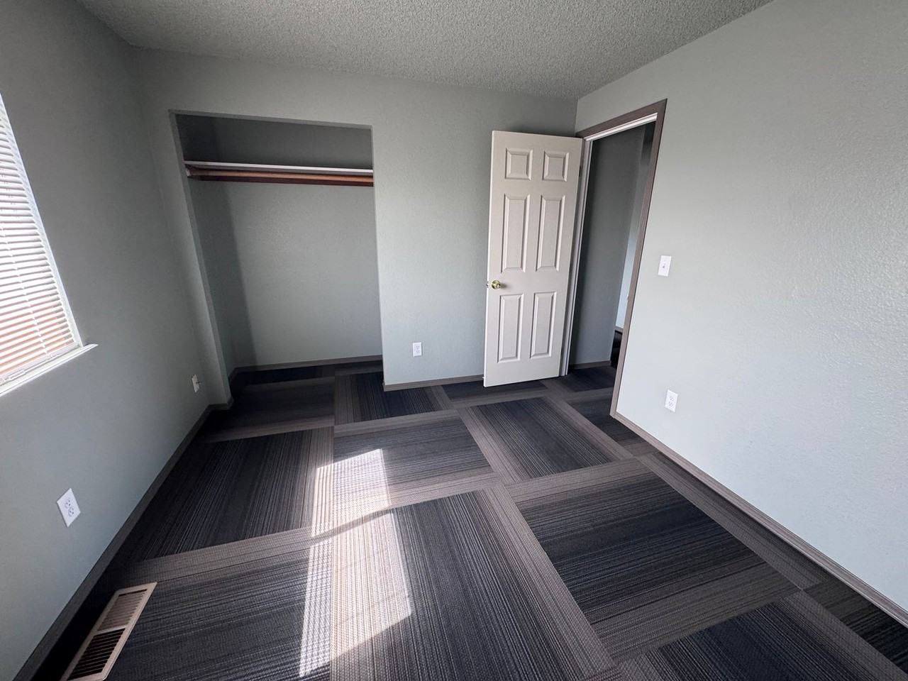 1518 S 24th Ave - Photo 4 of 15