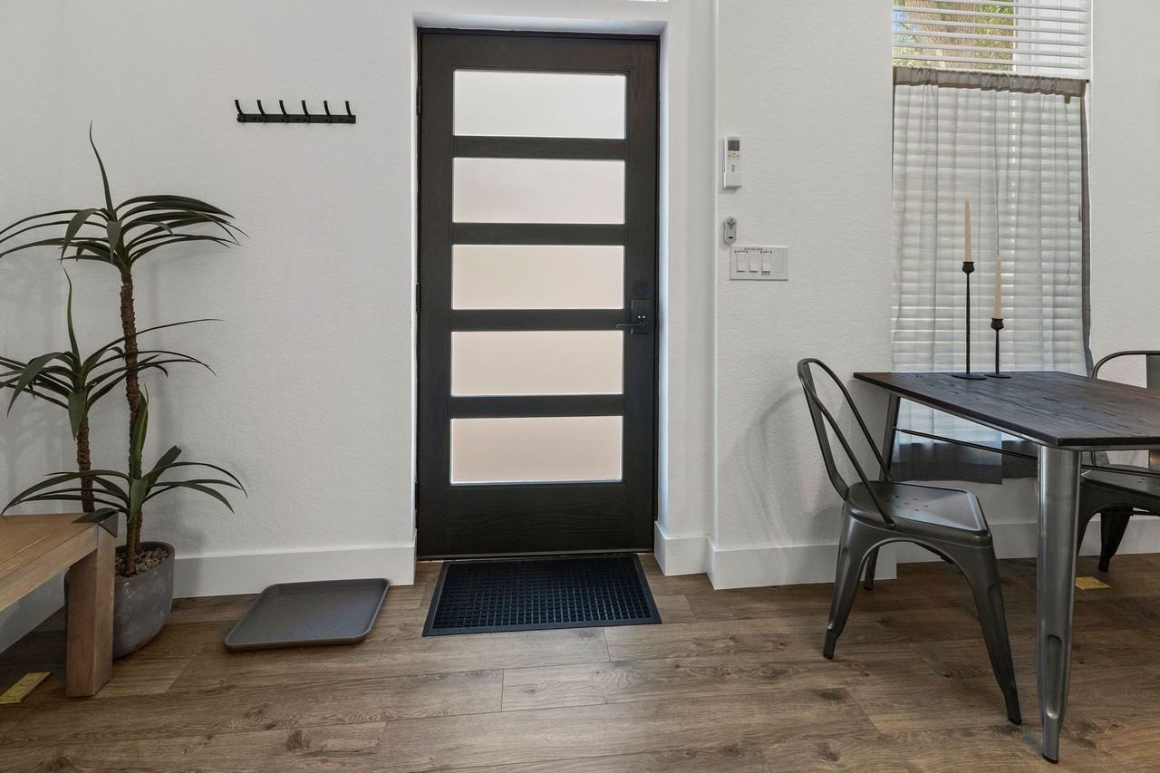 The Grand View Apartments - Photo 4 of 9