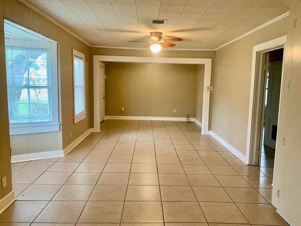 514 Saint Charles St - Photo 2 of 8