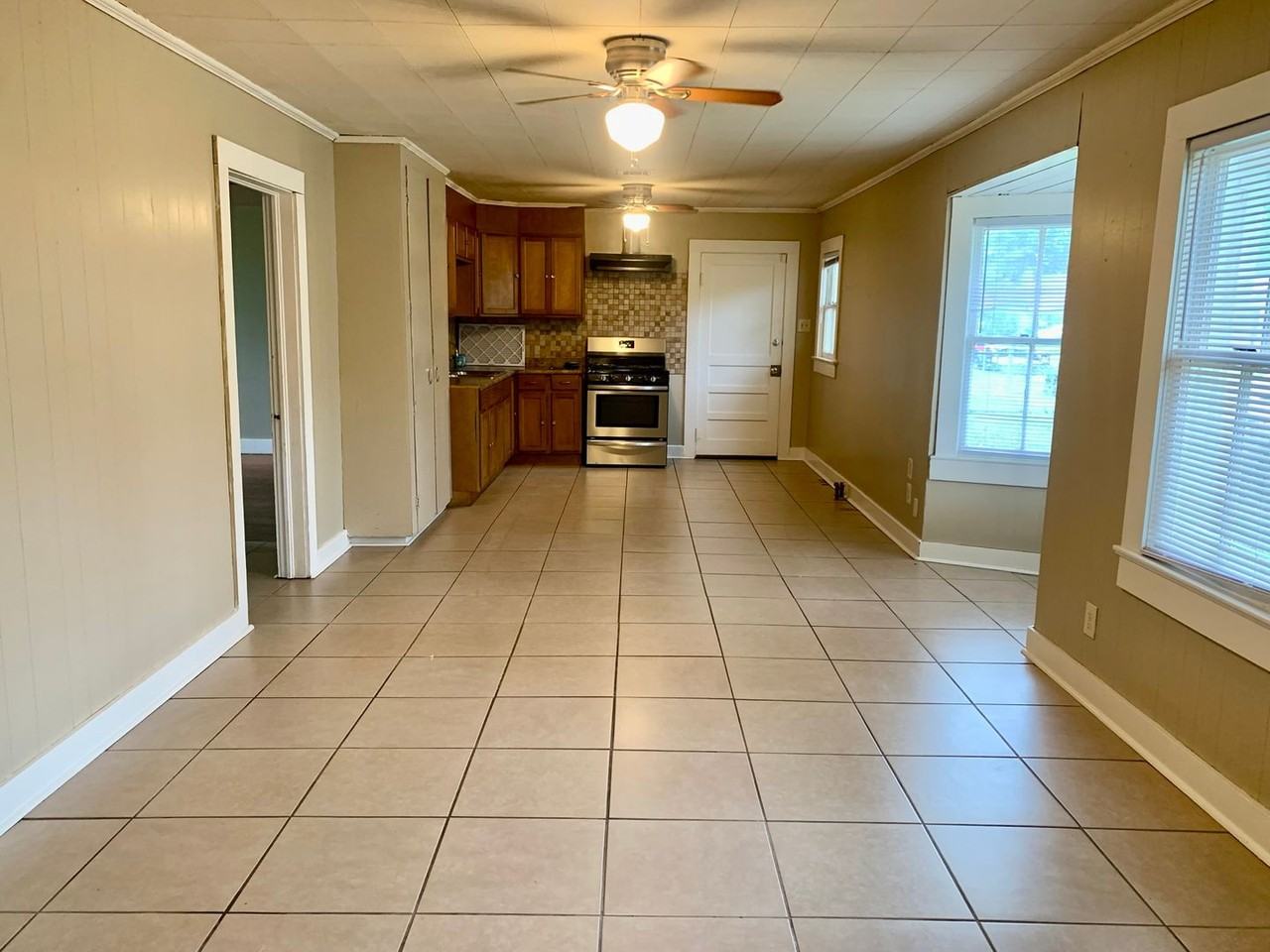 514 Saint Charles St - Photo 3 of 8