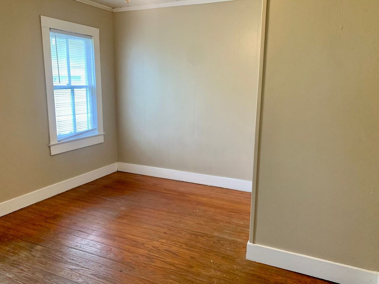 514 Saint Charles St - Photo 4 of 8