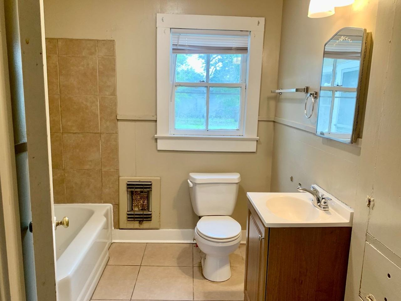 514 Saint Charles St - Photo 5 of 8