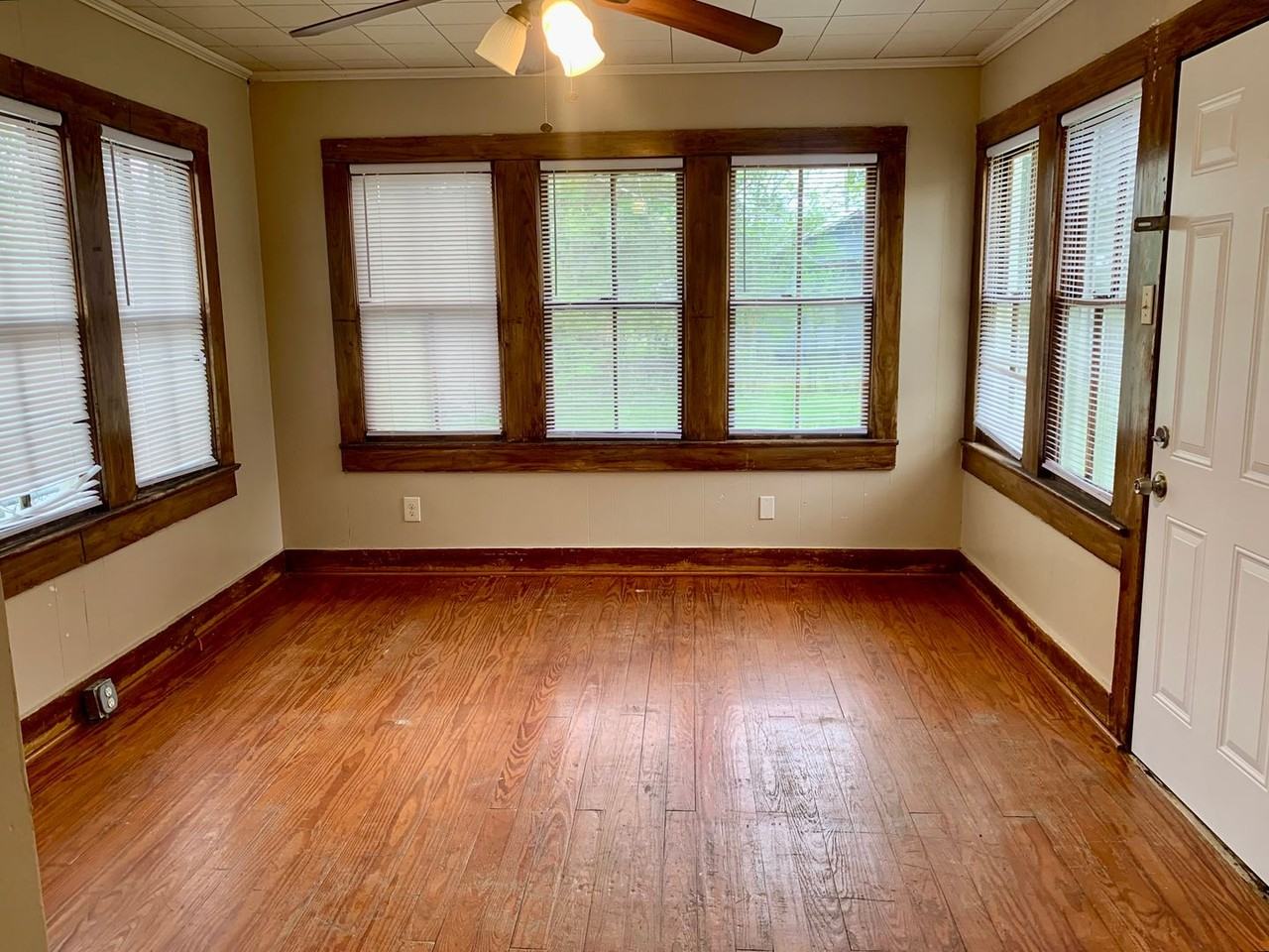 514 Saint Charles St - Photo 7 of 8