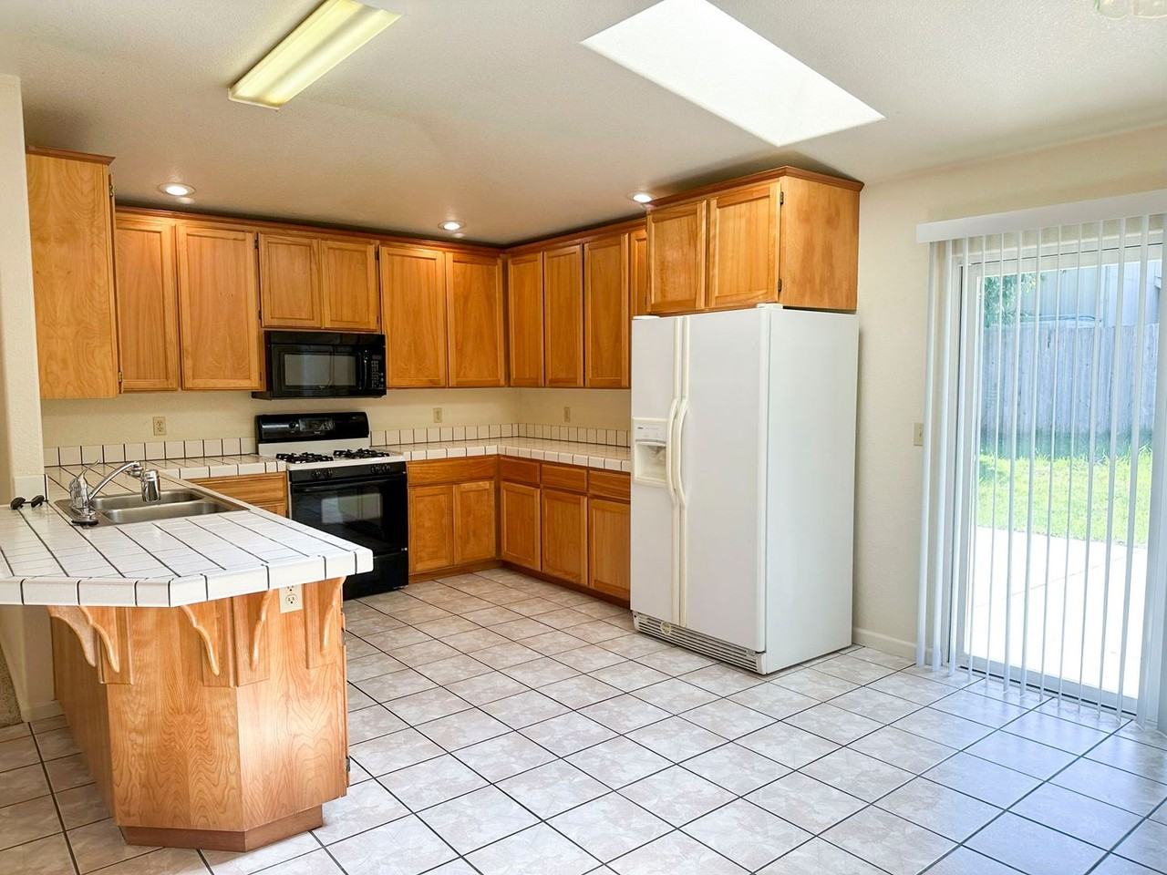 4754 Kincaid Ct - Photo 3 of 40