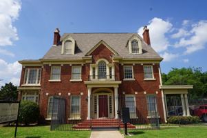 featured image of 701 Ne 15th St