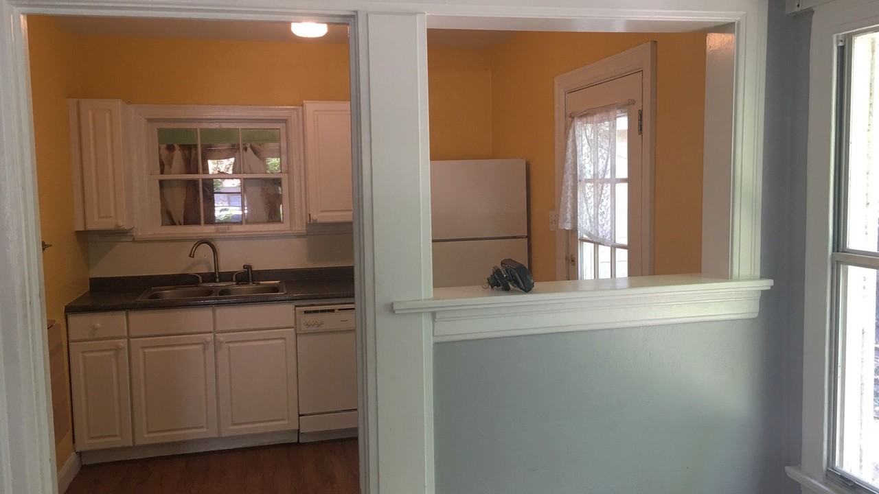 507 E 54th St - Photo 2 of 13