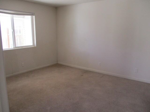 537 W 2000 N - Photo 4 of 6