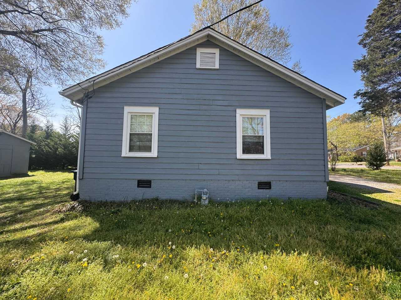 809 W Gold St - Photo 3 of 35