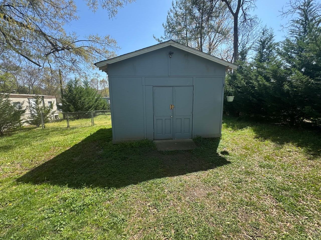 809 W Gold St - Photo 5 of 35