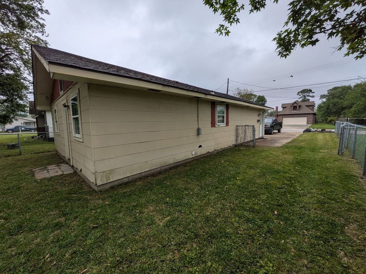 1213 Grigsby Ave - Photo 2 of 10