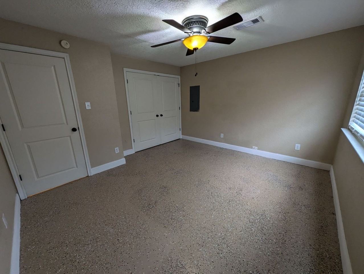 1213 Grigsby Ave - Photo 3 of 10