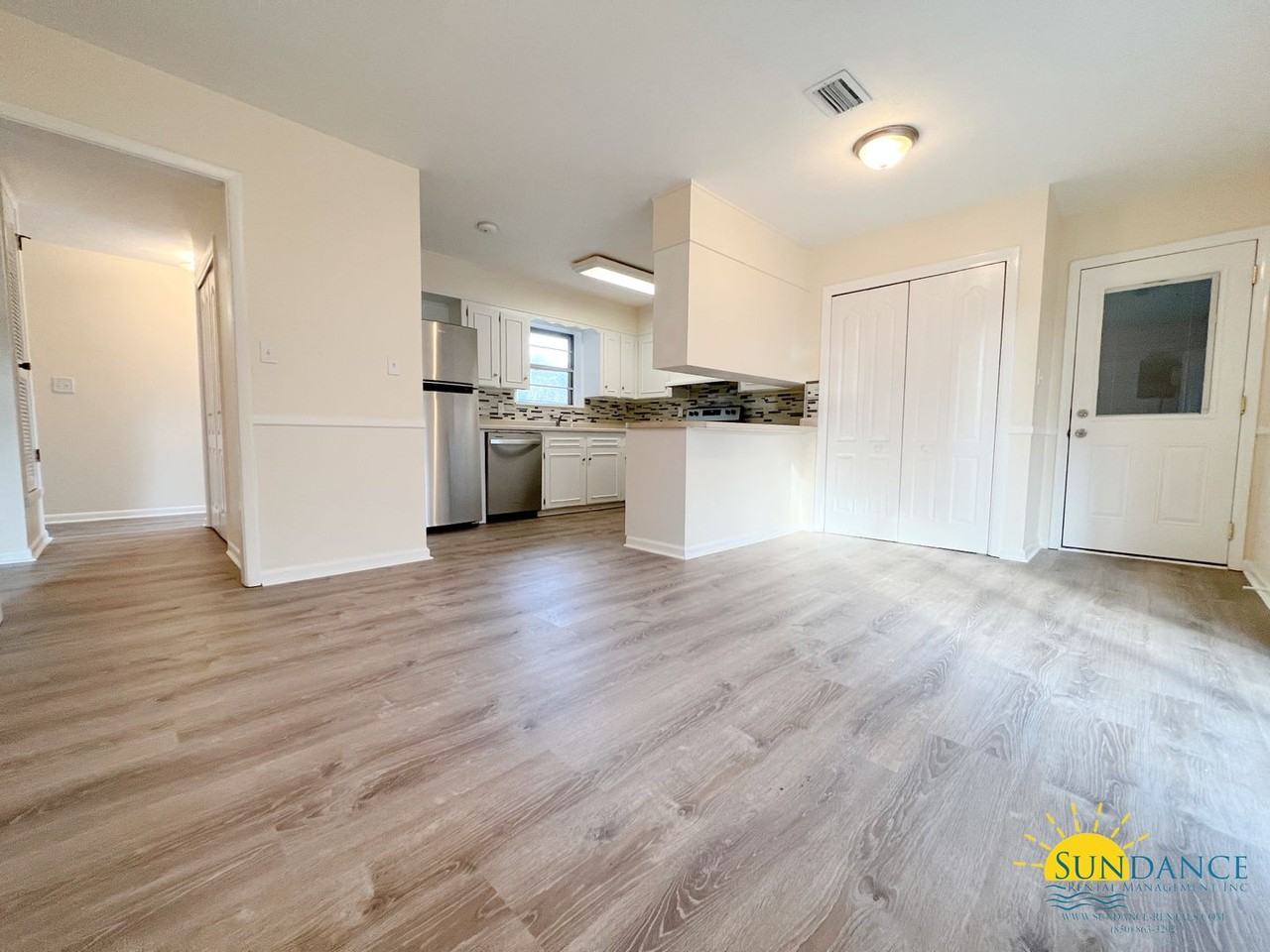 135 Fulmar Cir Ne - Photo 2 of 18