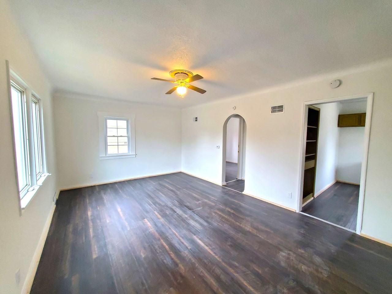 306 Charles St - Photo 2 of 14