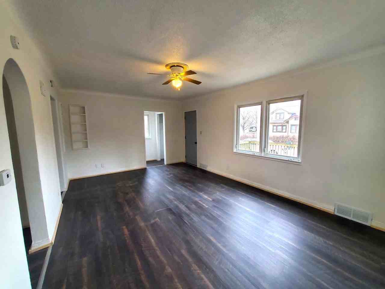 306 Charles St - Photo 3 of 14