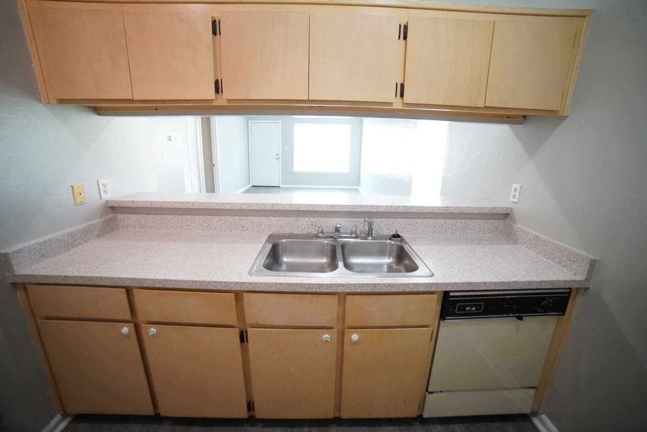 6311 S Placid Pl - Photo 5 of 18