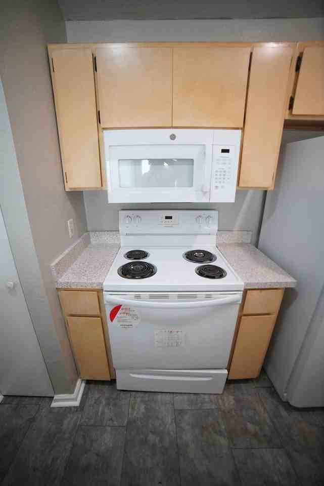 6311 S Placid Pl - Photo 6 of 18