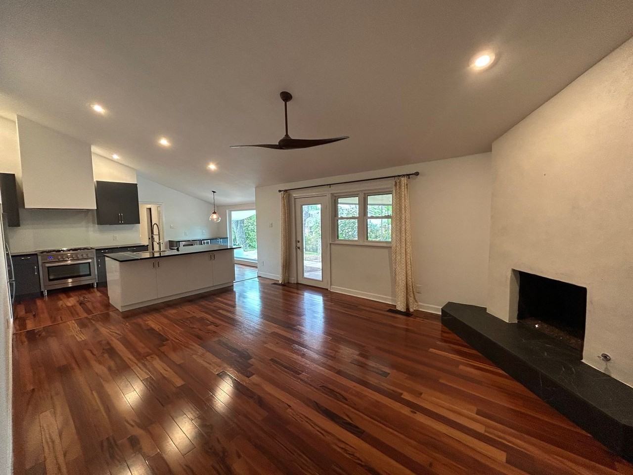 2915 N 42nd St - Photo 4 of 24