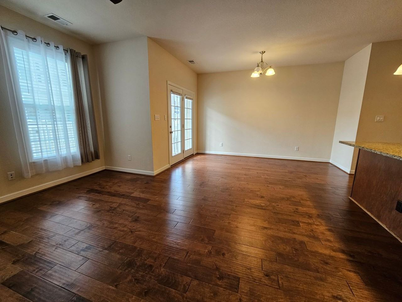 5137 Lombard St - Photo 4 of 25