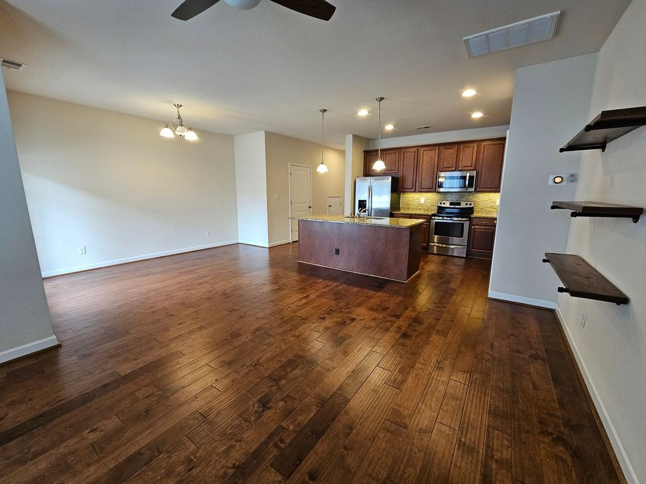 5137 Lombard St - Photo 6 of 25