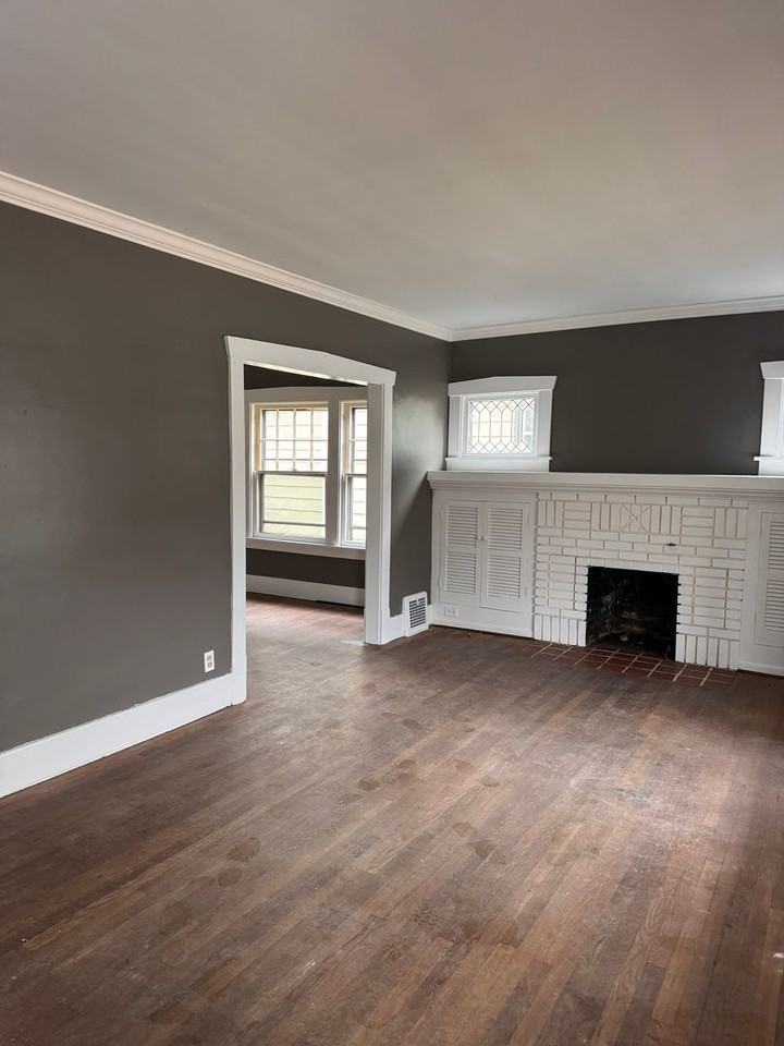 255 Jefferson Ave - Photo 3 of 11