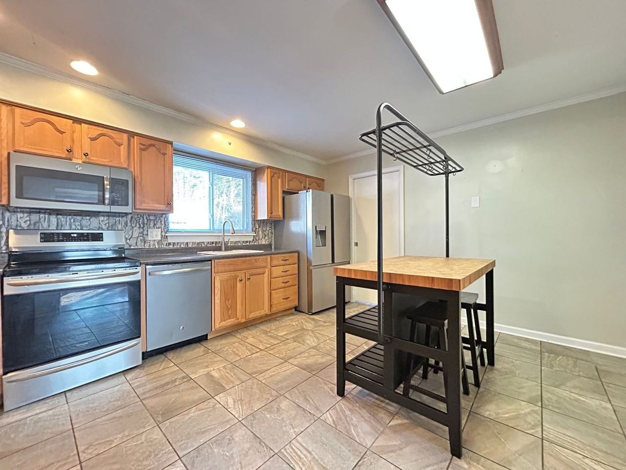 604 Cambria Ct - Photo 3 of 10