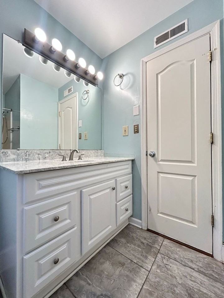 604 Cambria Ct - Photo 5 of 10