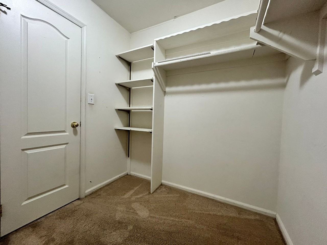 604 Cambria Ct - Photo 6 of 10