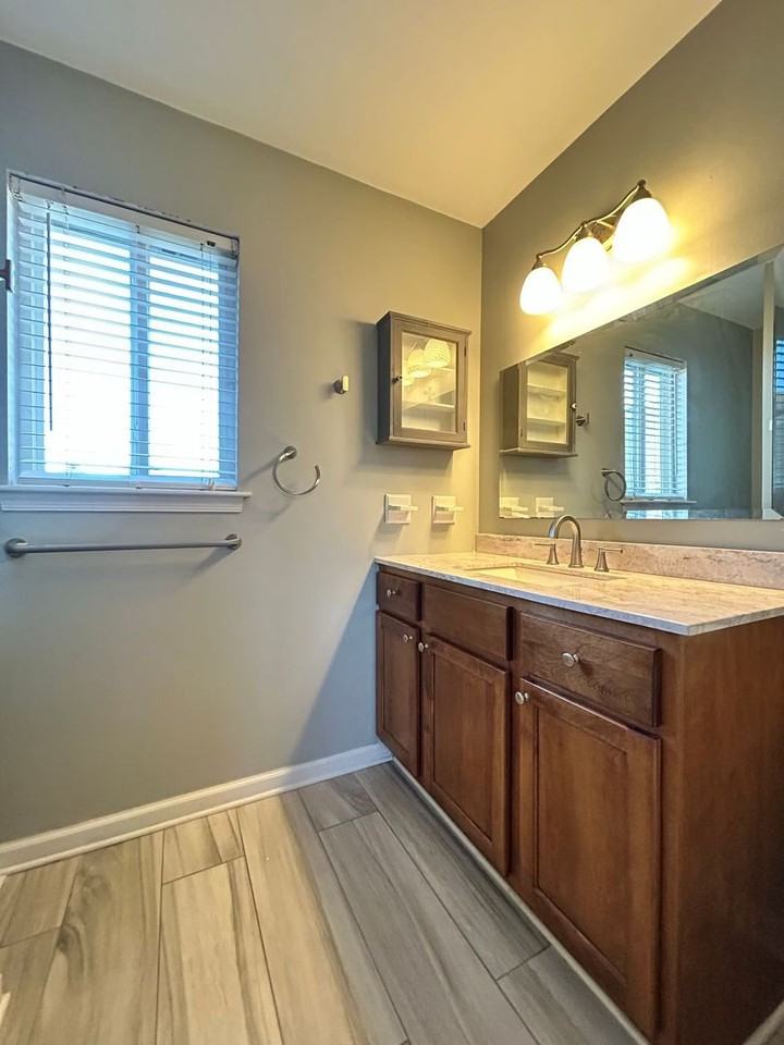 604 Cambria Ct - Photo 7 of 10