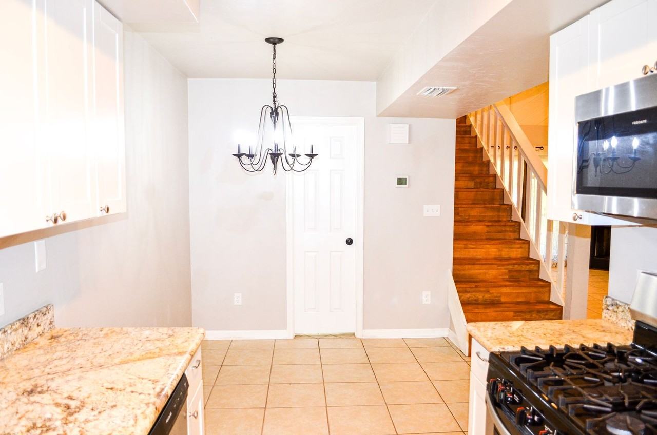 4105 Ne 17th Ter - Photo 5 of 19