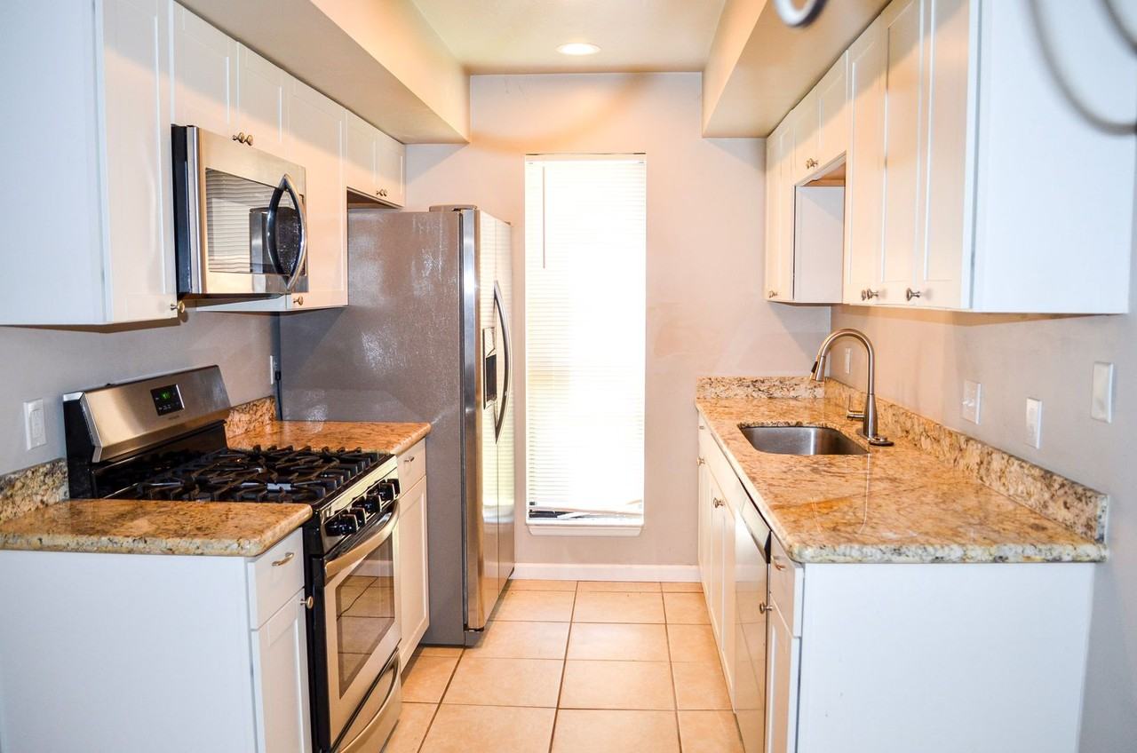 4105 Ne 17th Ter - Photo 6 of 19