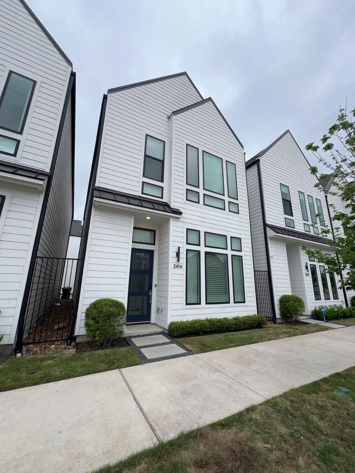 2414 Gray St - Photo 2 of 19