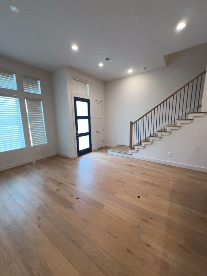 2414 Gray St - Photo 3 of 19