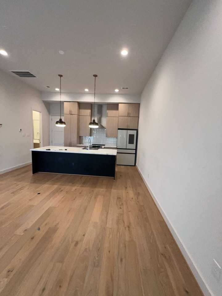 2414 Gray St - Photo 5 of 19