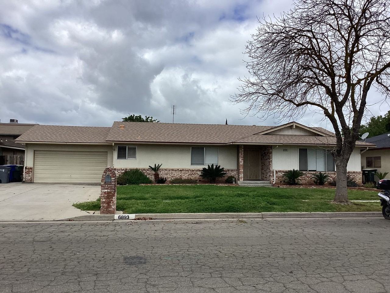 6893 N Rowell Ave - Photo 2 of 33