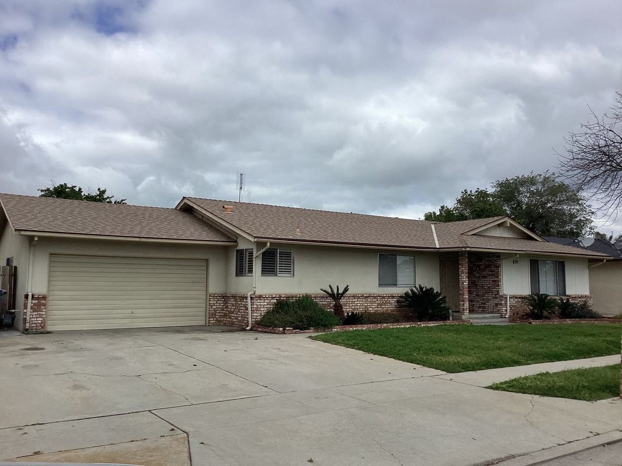 6893 N Rowell Ave - Photo 3 of 33