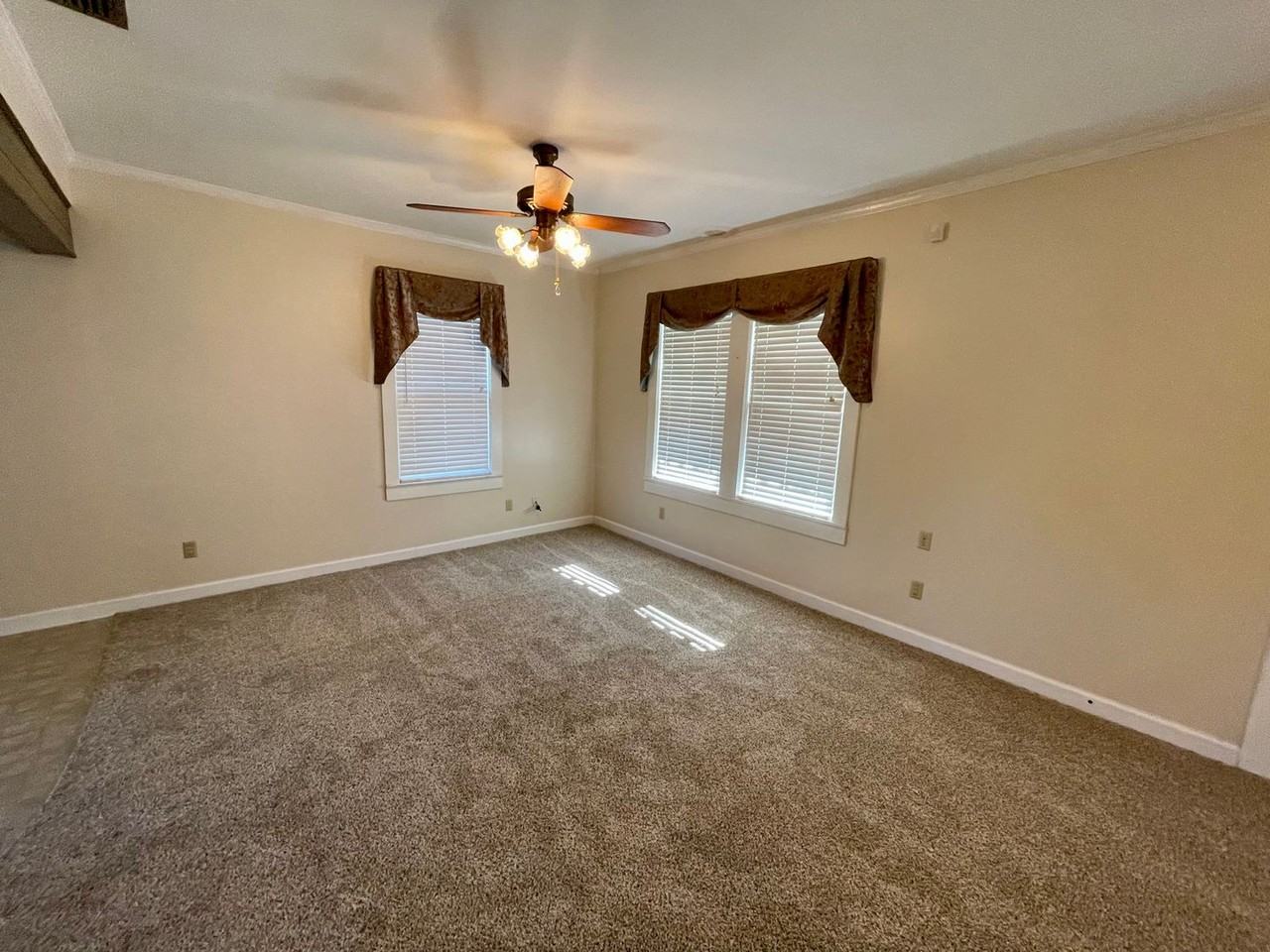 4752 Halls Mill Rd - Photo 4 of 16