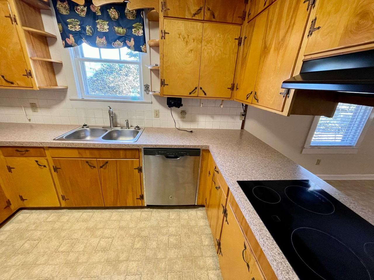 4752 Halls Mill Rd - Photo 6 of 16