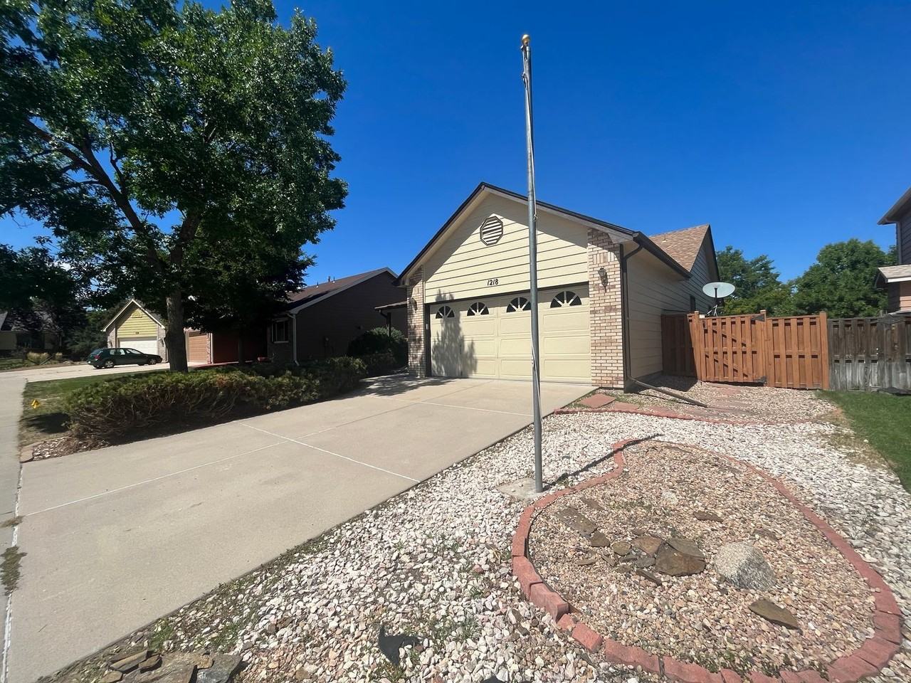 1218 Patterson Ct - Photo 3 of 25