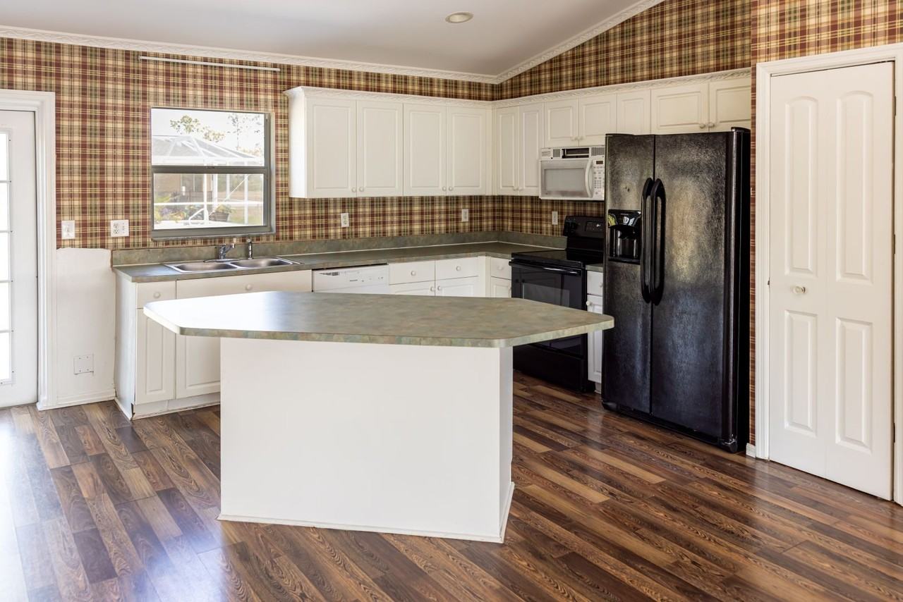 2301 2301 NE 35th Street - 2301 NE 35th Street - Photo 3 of 20