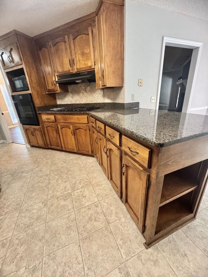 205 Oak Bluff Dr - Photo 3 of 37