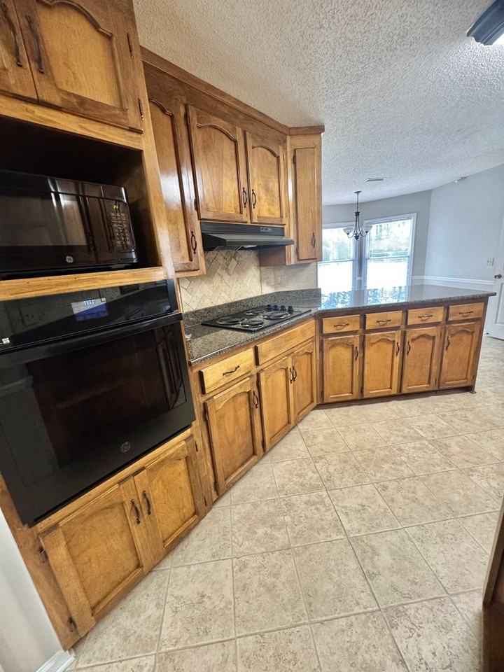205 Oak Bluff Dr - Photo 4 of 37