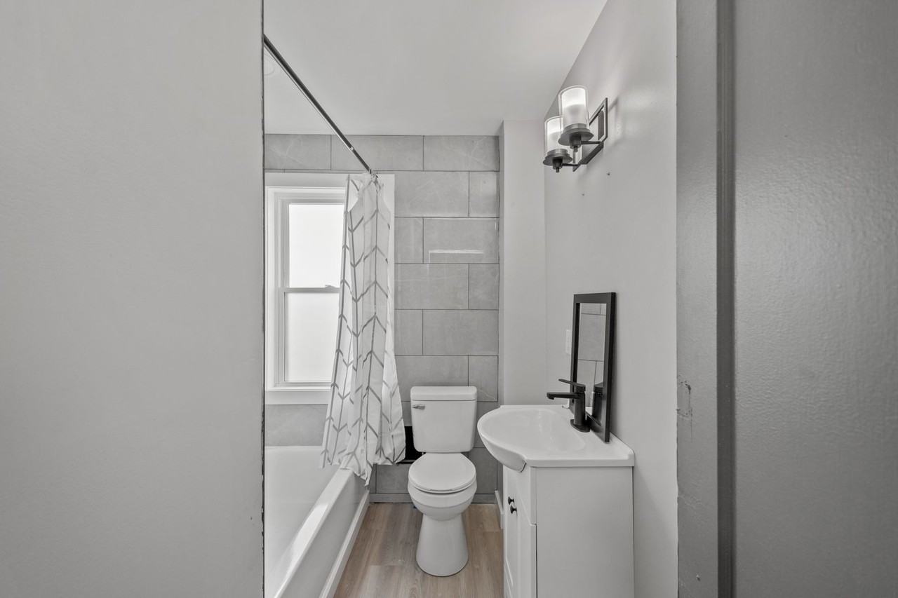 109 W Cherryhill St - Photo 2 of 22