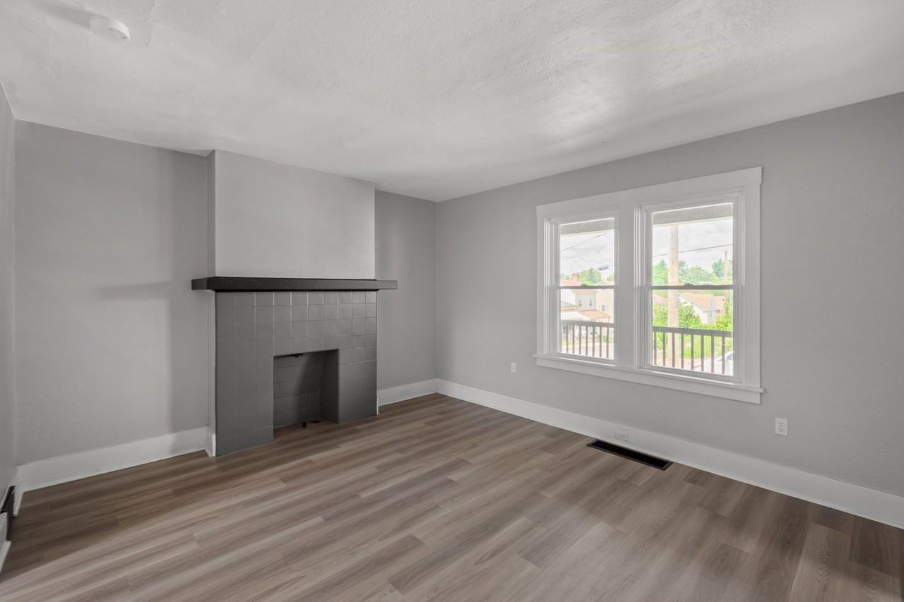 109 W Cherryhill St - Photo 3 of 22